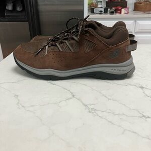 New Balance MW669LC2 Brown Hiking Sneakers, Wide Fit